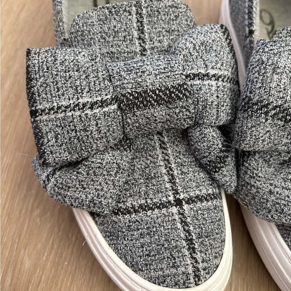 Nine West Onosha woman’s 7.5 Grey Plaid Platform Sneakers Shoes Bow Slip on - Picture 4 of 8